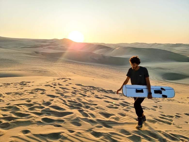 snow sur les dunes de huacachina